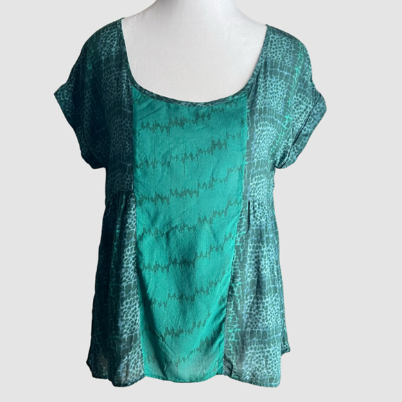 American Eagle Outfitters High-Low Cap Sleeve Blouse Animal Print Green, Size XS - Picture 2 of 7